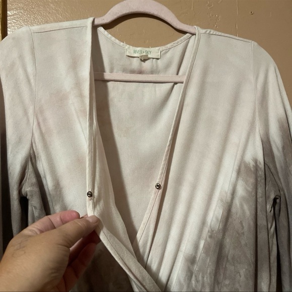 RIVER+SKY SIZE S romper w/pockets, 3/4 length bell sleeves, elastic waist w/tie - Picture 6 of 10